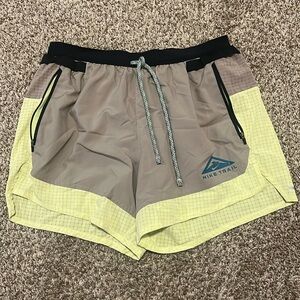 Nike DriFIT Trail Second Sunrise Running Shorts DV9311-012 Light Iron Ore Mens M